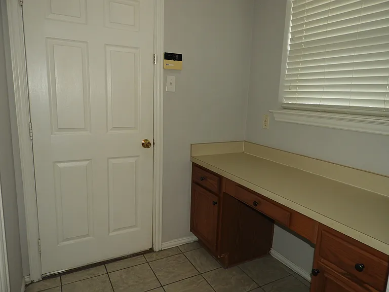Small office/work space off kitchen.