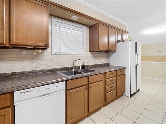 5th image of 207 W School St