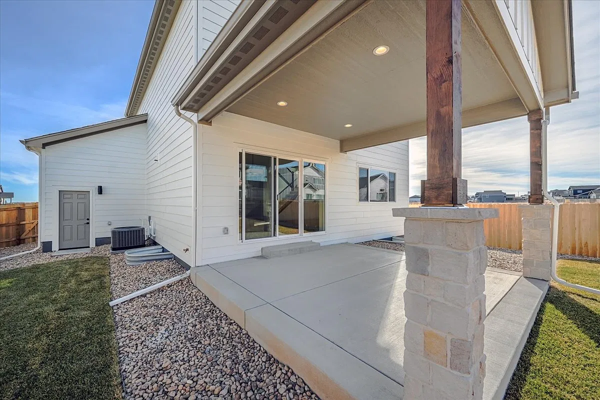 4 bed, 2462 sqft, $3,250 — Photo 3