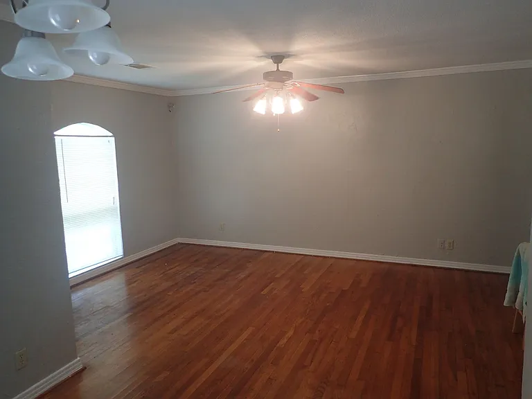 6340 Parkdale Dr — Photo 2