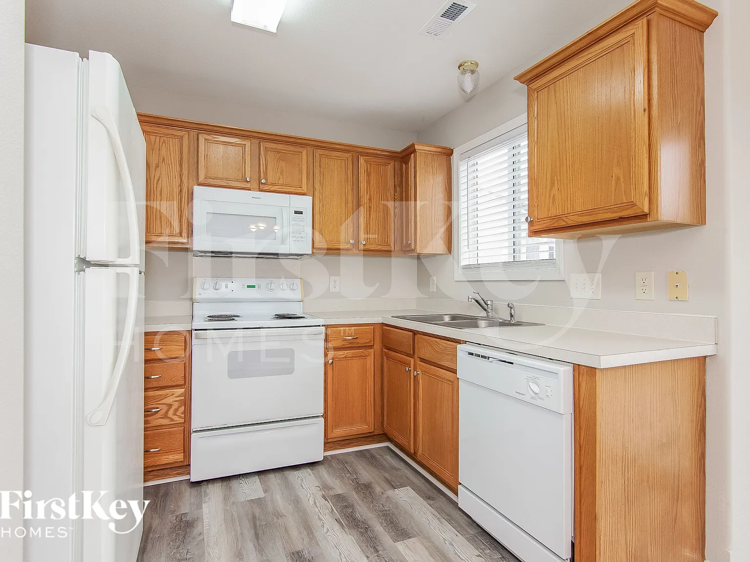 3 bed, 2.5 bath, 1628 sqft, $1,940 — Photo 4