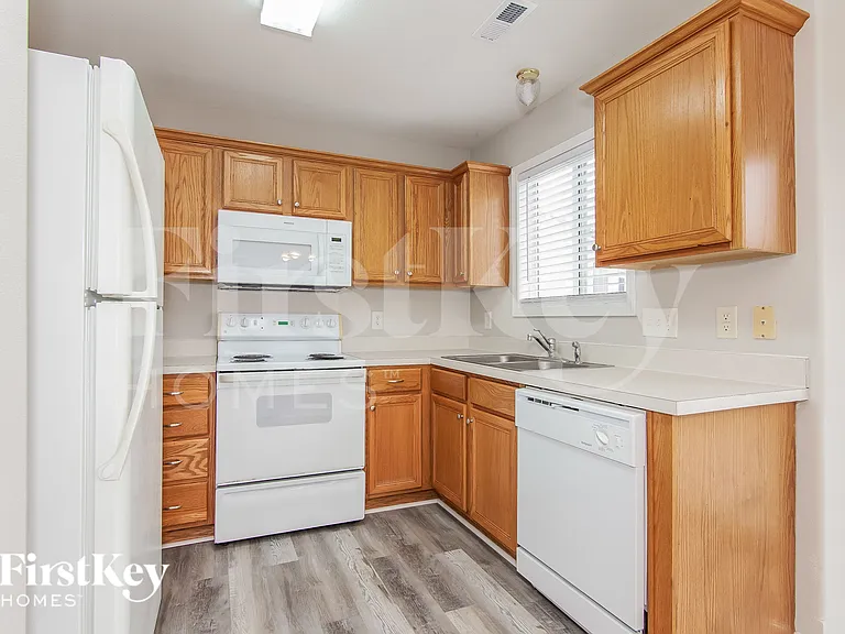 5633 Waverly Lynn Ln — Photo 4