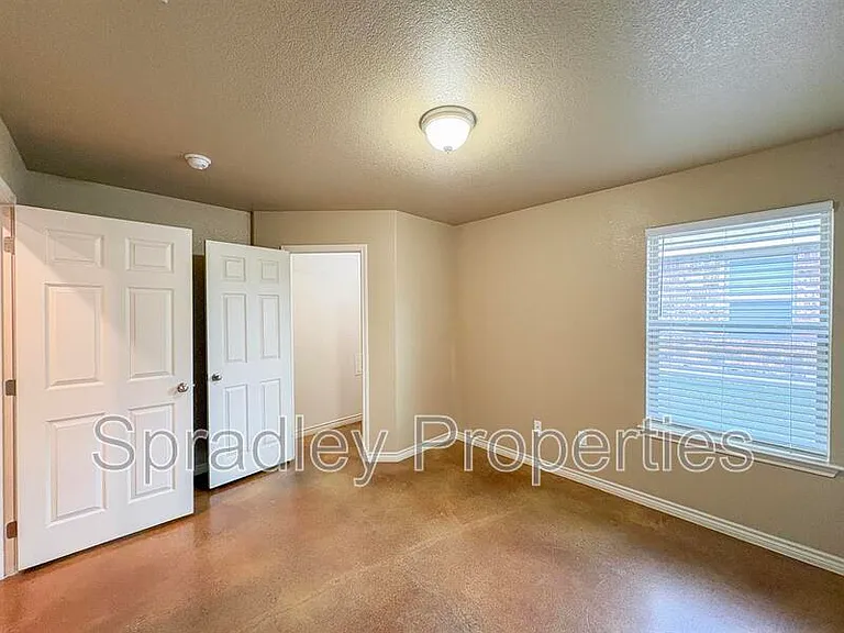 829 Laila Ln — Photo 6