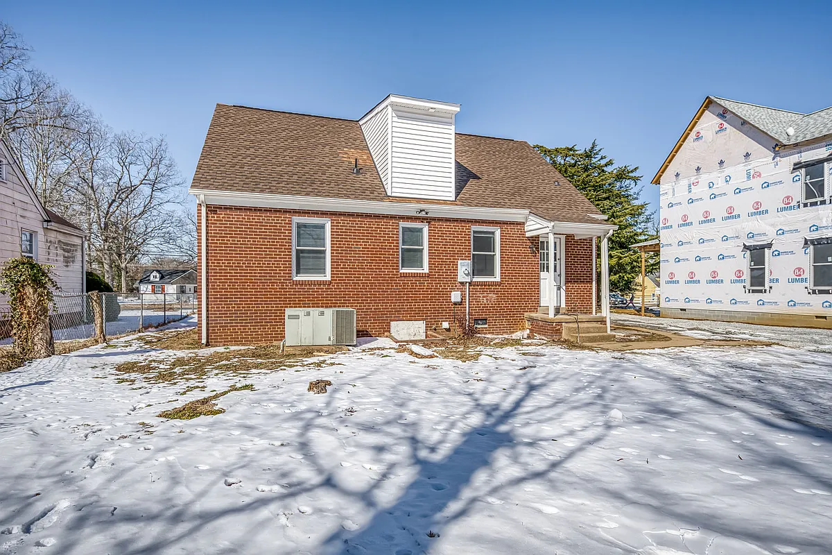 Building Photo - 1417 Talbert Dr