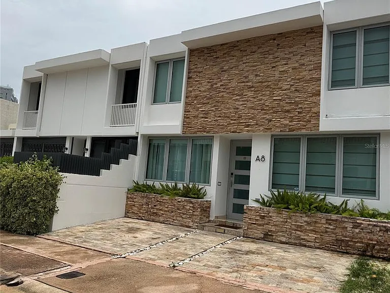 8 A — Photo 1