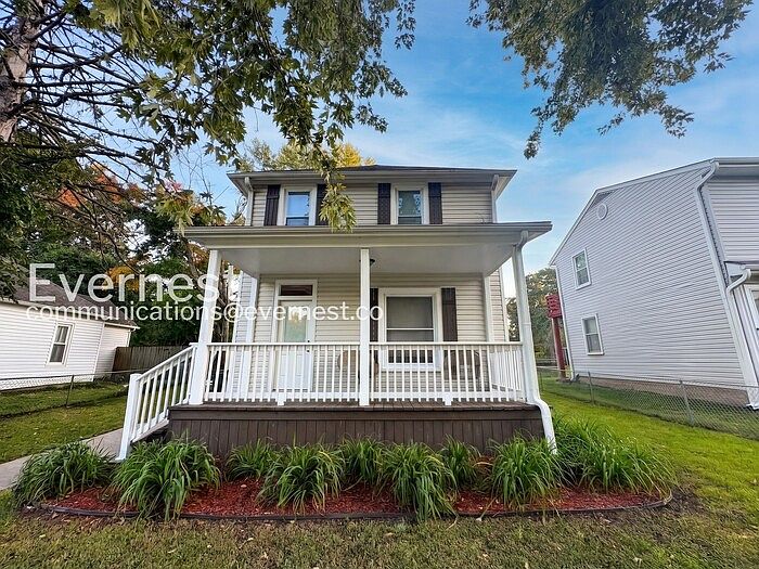 1st image of 210 E Kay St