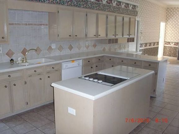 4th image of 7960 Willow Creek Dr