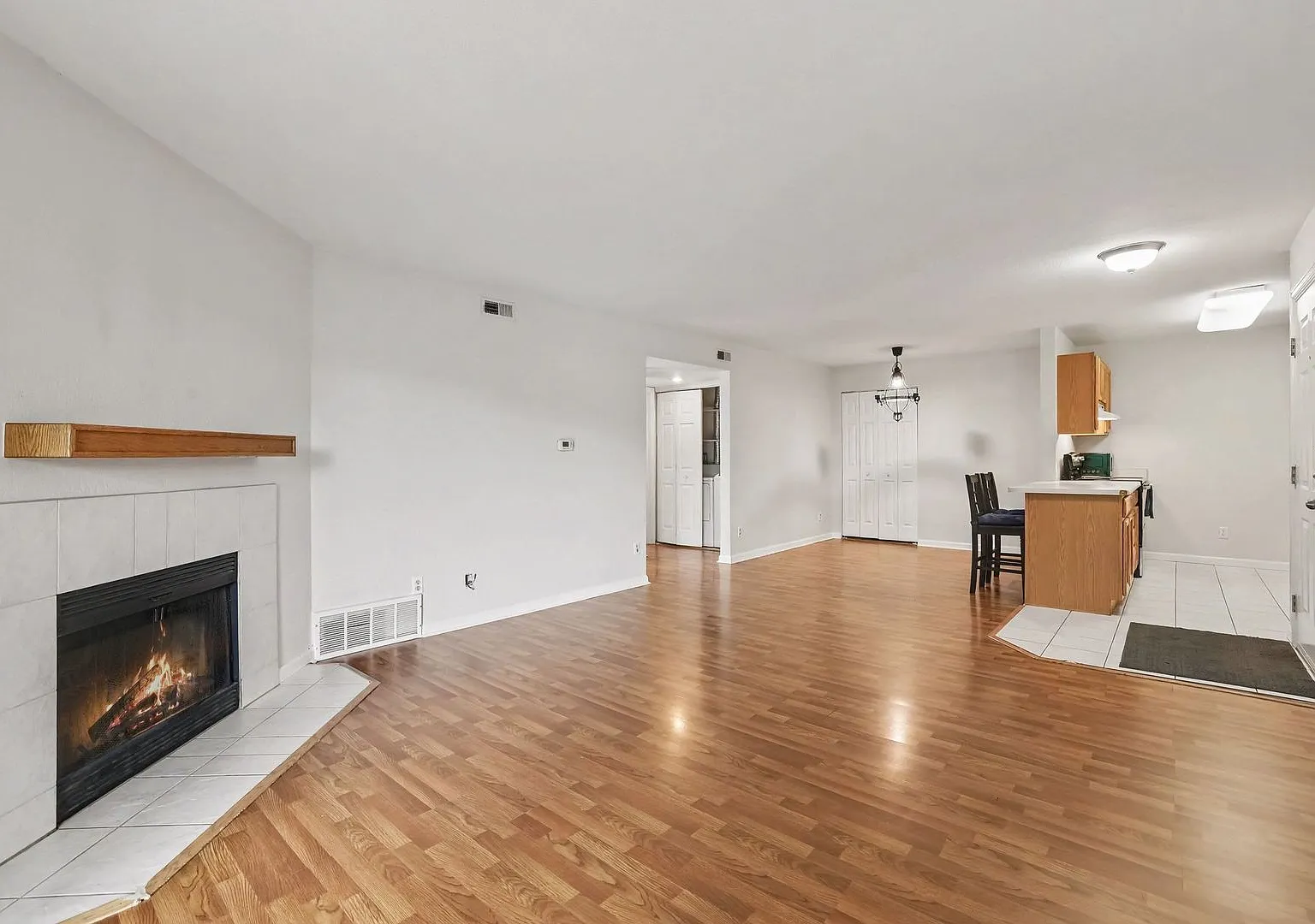 Spacious 2BR/2BA Condo with In-Unit Laundry & Central A/C — Photo 1