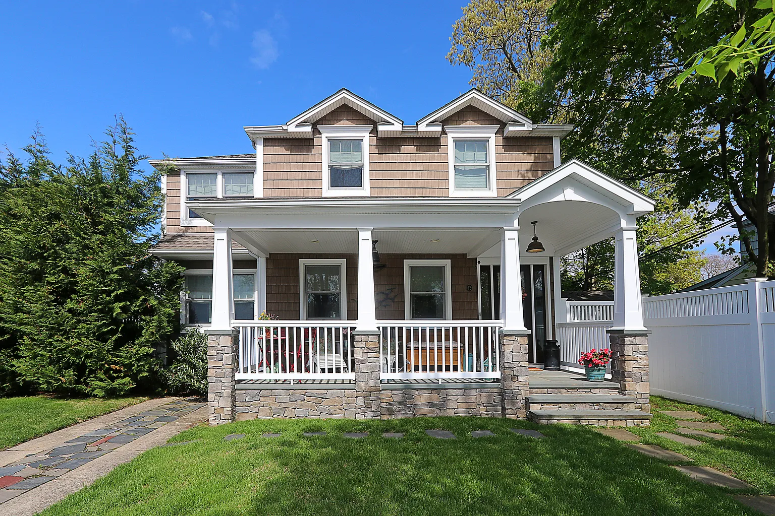 12 Dunstan Dr photo 1