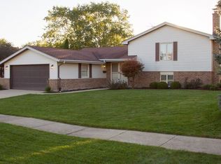 2422 N Drury Ln, Arlington Heights, IL 60004