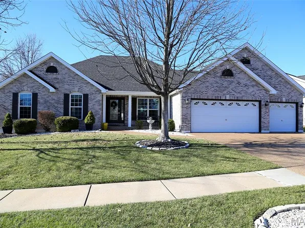 1365 Presidents Landing Dr, O'Fallon, MO 63366