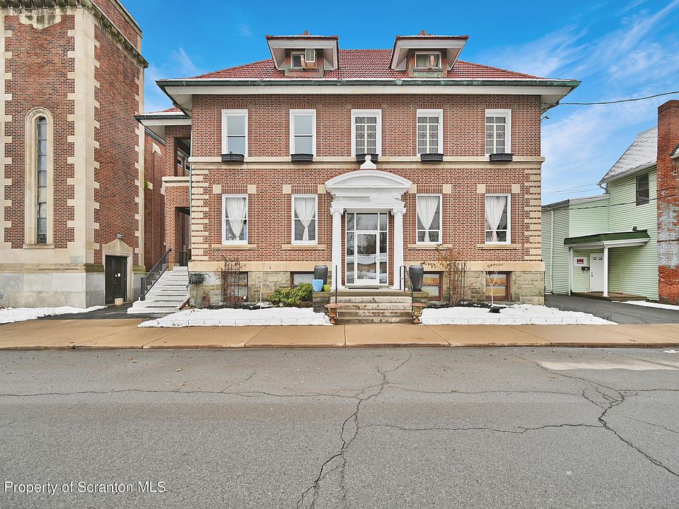 1st image of 124 Willow Ave #126
