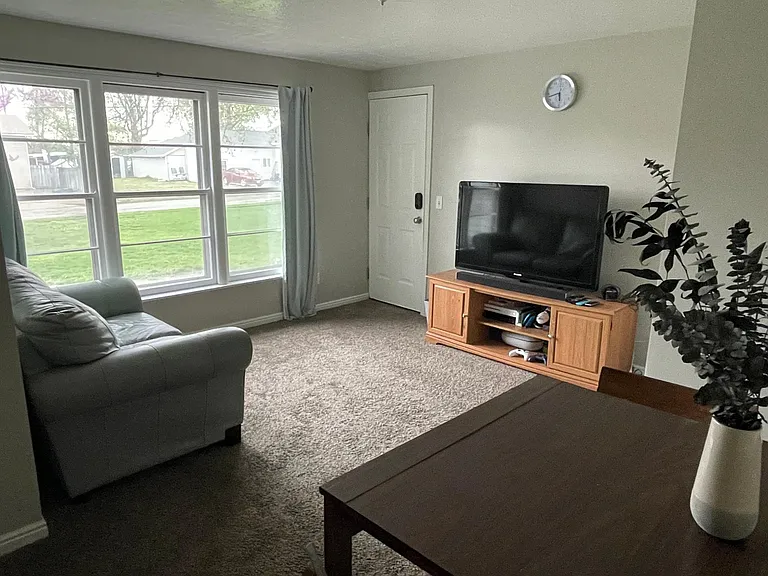 164 N 300 E #B — Photo 4