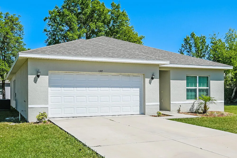 4 bed, 2.0 bath, 1661 sqft, $1,920 — Photo 3