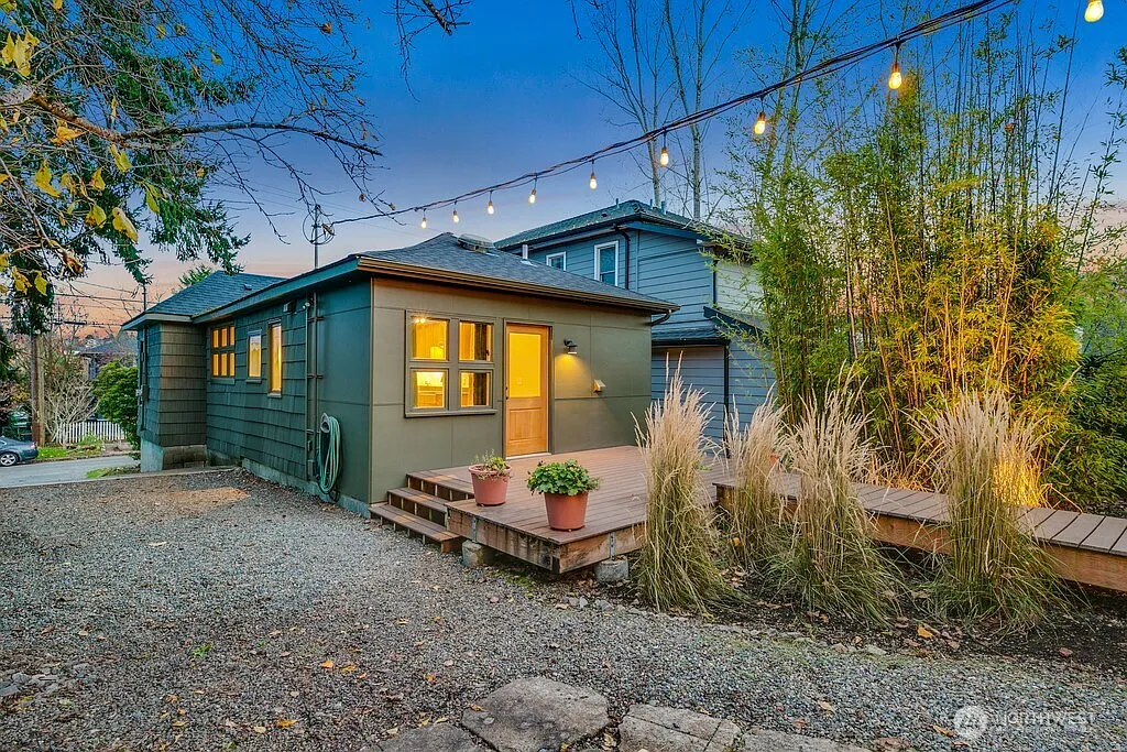1425 26th Avenue photo 1
