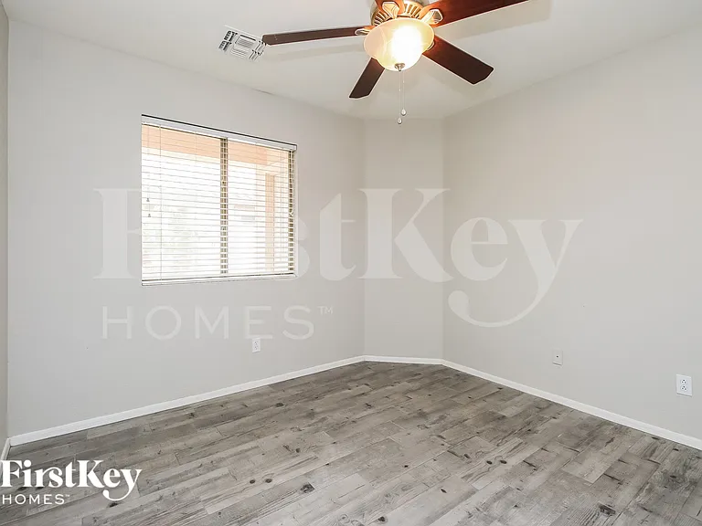 2968 E Silverbell Rd — Photo 11
