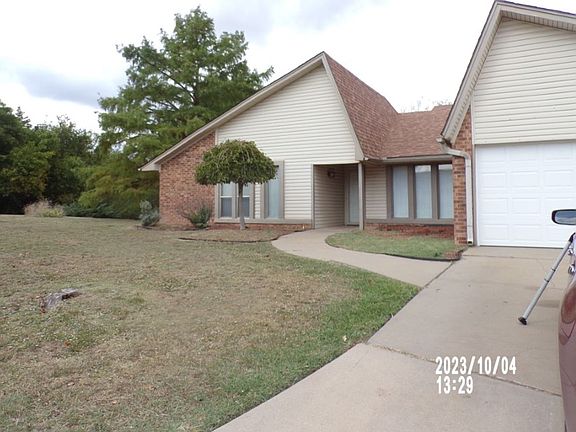 2nd image of 2408 NW Redwood Ln