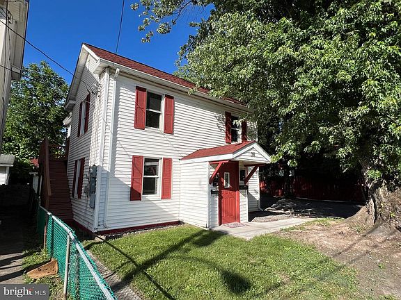 3rd image of 36 E Roberts St