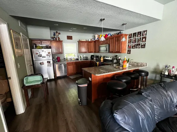 907 Sunset Ave, Manhattan, KS 66502