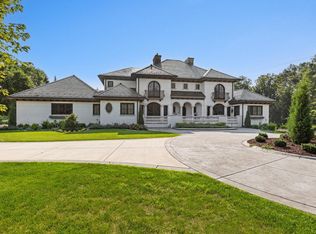 1560 Hunter Dr, Wayzata, MN 55391