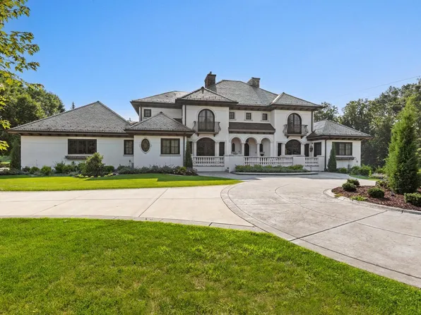 1560 Hunter Dr, Wayzata, MN 55391