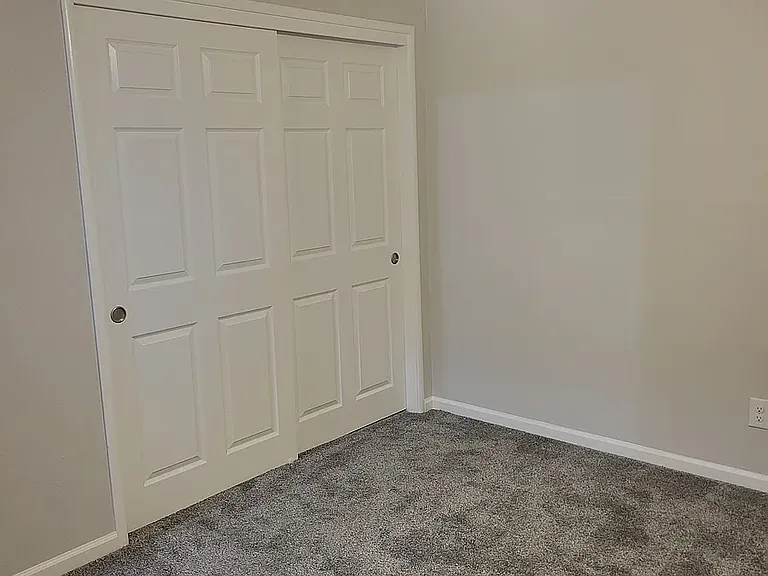 940 Rolling Green Dr — Photo 13