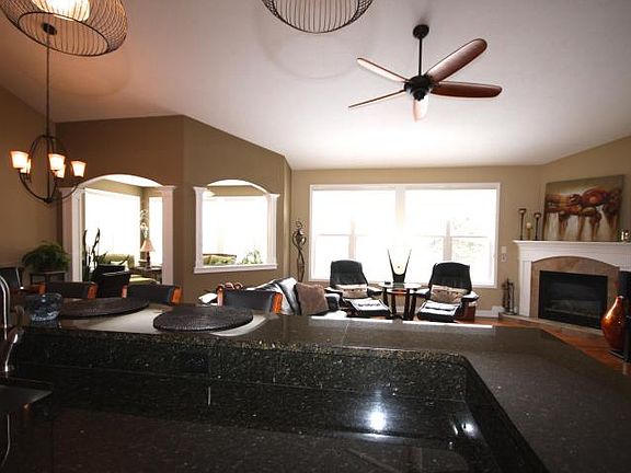 3rd image of 1011 Coral Springs Dr