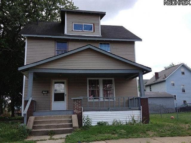 2nd image of 2108 15th St NE