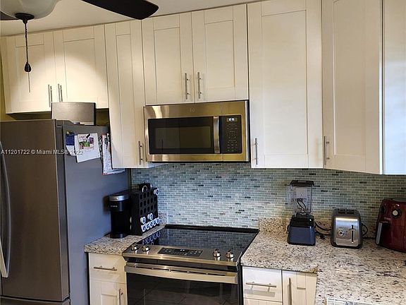 4th image of 401-405 Central Blvd