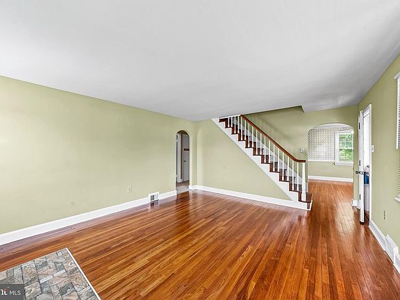 5th image of 253 N Guernsey Rd