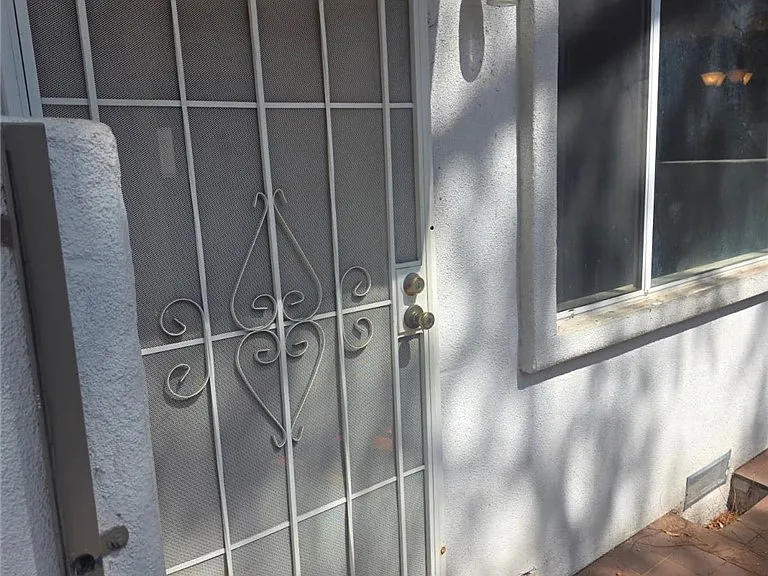 18601 Collins St #D7 — Photo 3