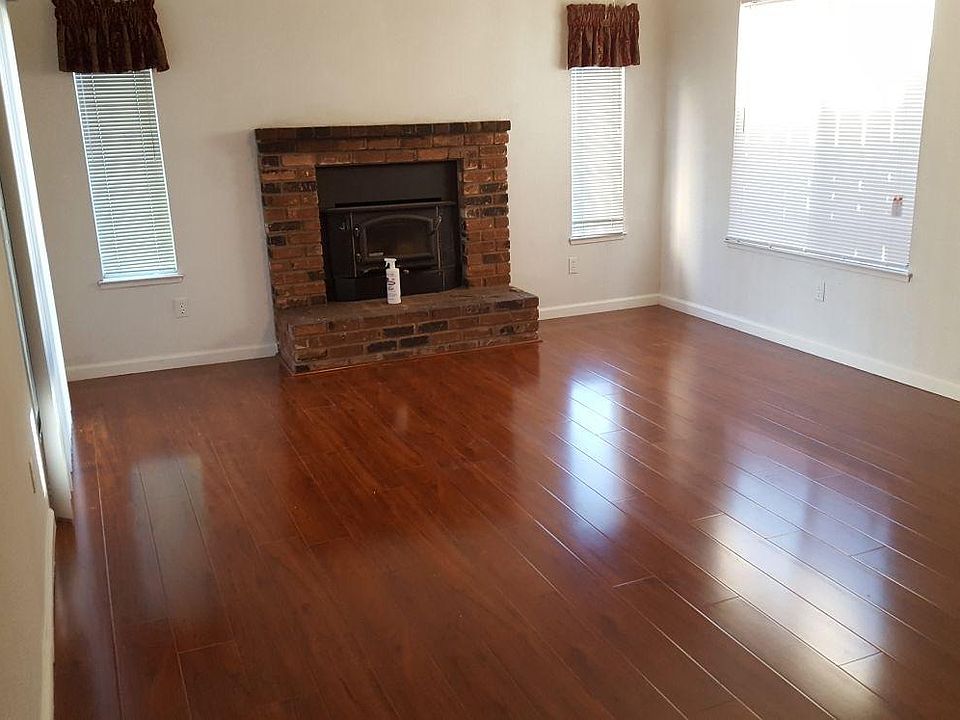 2nd image of 582 Sandpiper Cir