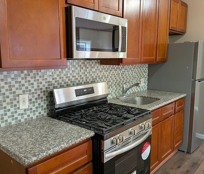 39 N Burnett St — Photo 4