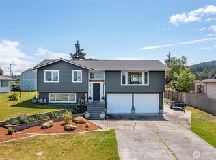 2101 11th St, Anacortes, WA 98221