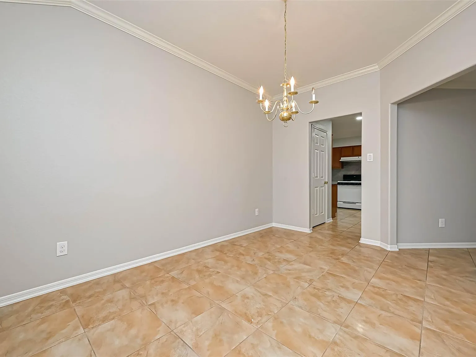 3 bed, 2.0 bath, 1761 sqft, $1,900 — Photo 4