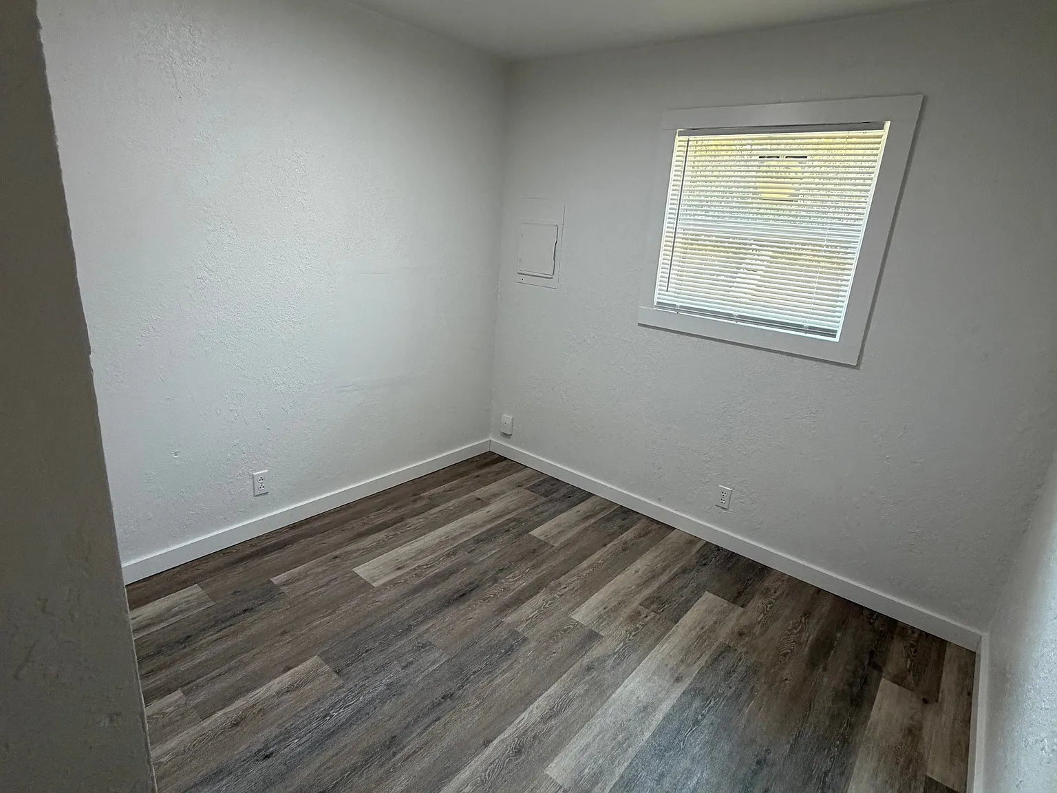 Kansas Apartments - 11 — Photo 4