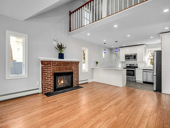 4th image of 11 Secaucus Ln