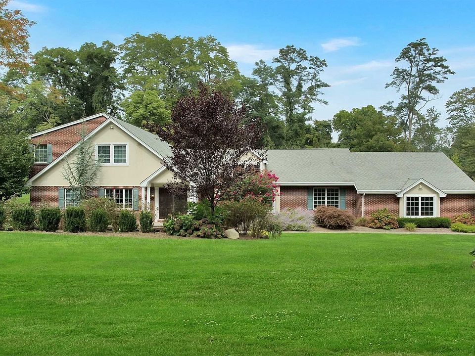 1st image of 1 Cedarwood Ct