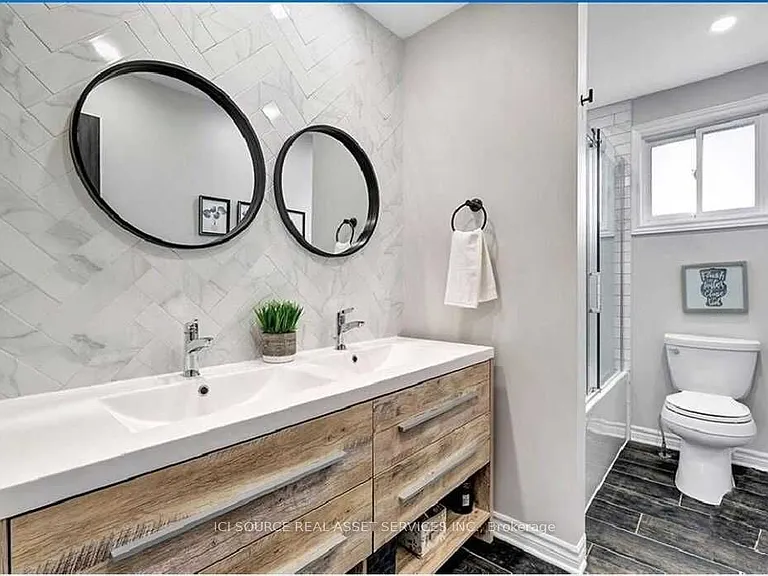 29 Uxbridge Cres — Photo 15