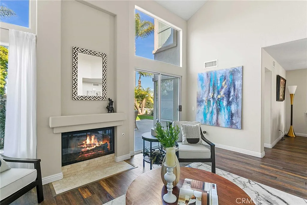 3 bed, 2.5 bath, 1559 sqft, $6,500 — Photo 4