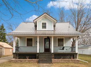 704 5th St NW, Independence, IA 50644