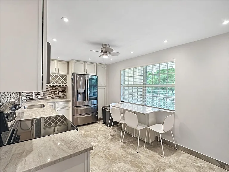 3505 Oaks Way #310 — Photo 4
