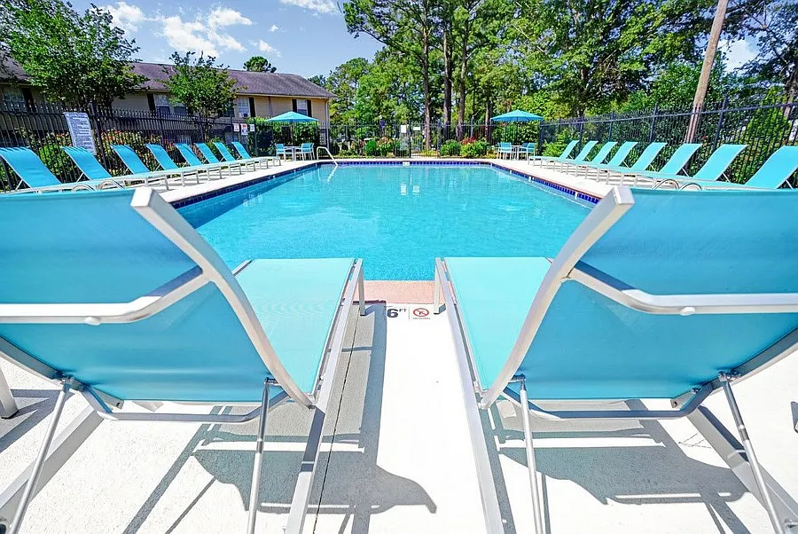 Colonial Parke Apartments