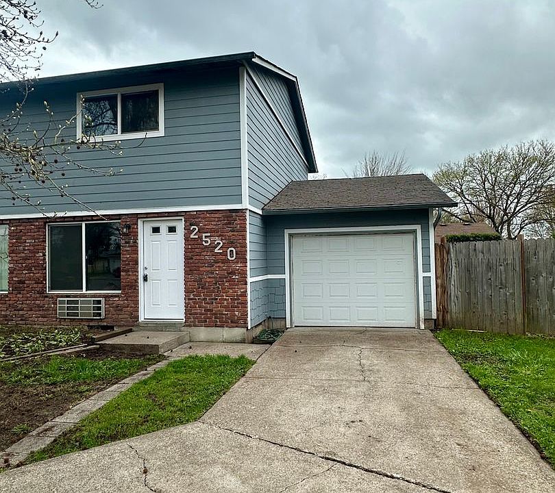 1st image of 2520-2522 SE 18th Ave #2520