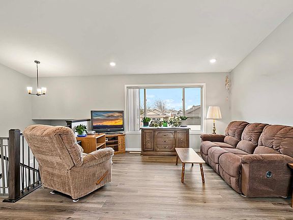 3rd image of 1024 Talon Ave