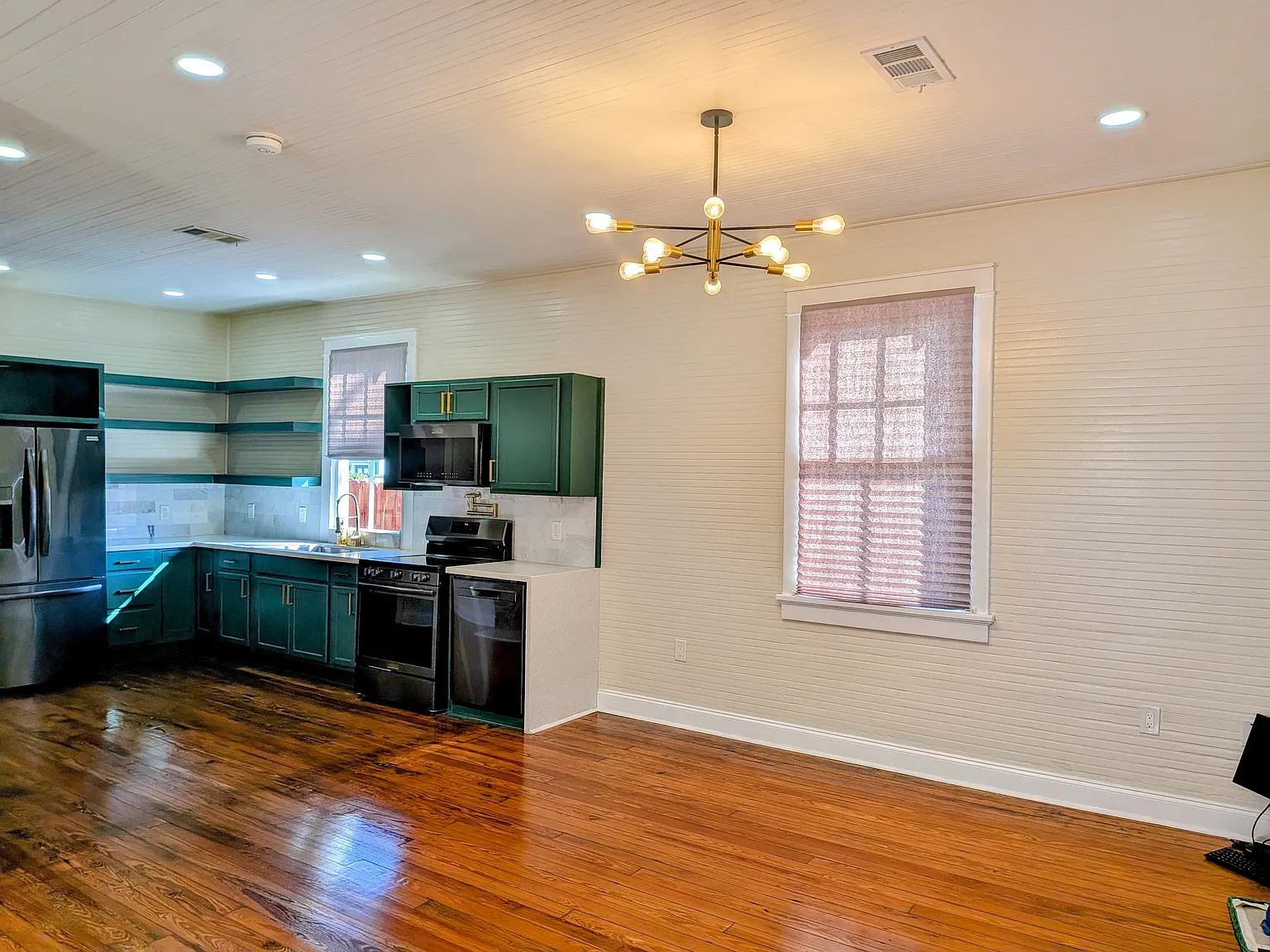 3 bed, 1225 sqft, $2,300 — Photo 3