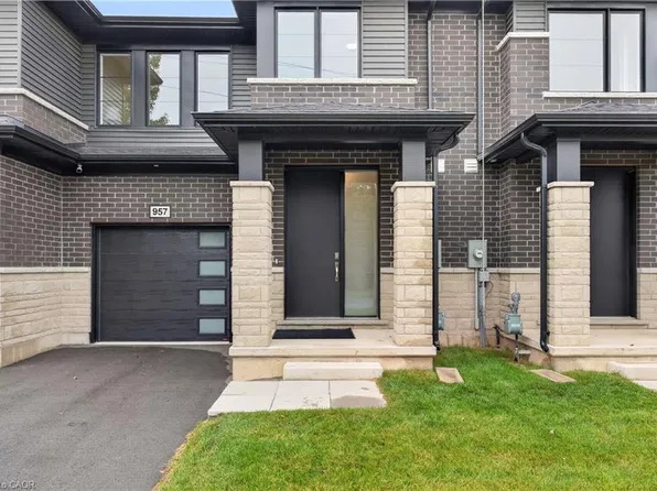 957 Clare Ave, Welland, ON L3C 7E2