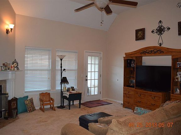 5th image of 1407 N Victoria Ave