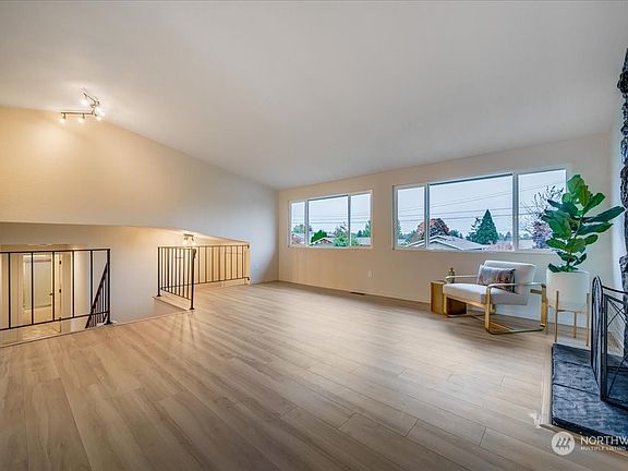 5th image of 3202 53rd Avenue NE
