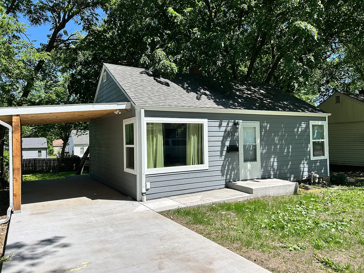Building Photo - 832 SW Frazier Ave